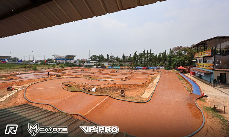Pilotos cheios de frases para a pista no Asian Buggy C/Ships Finale